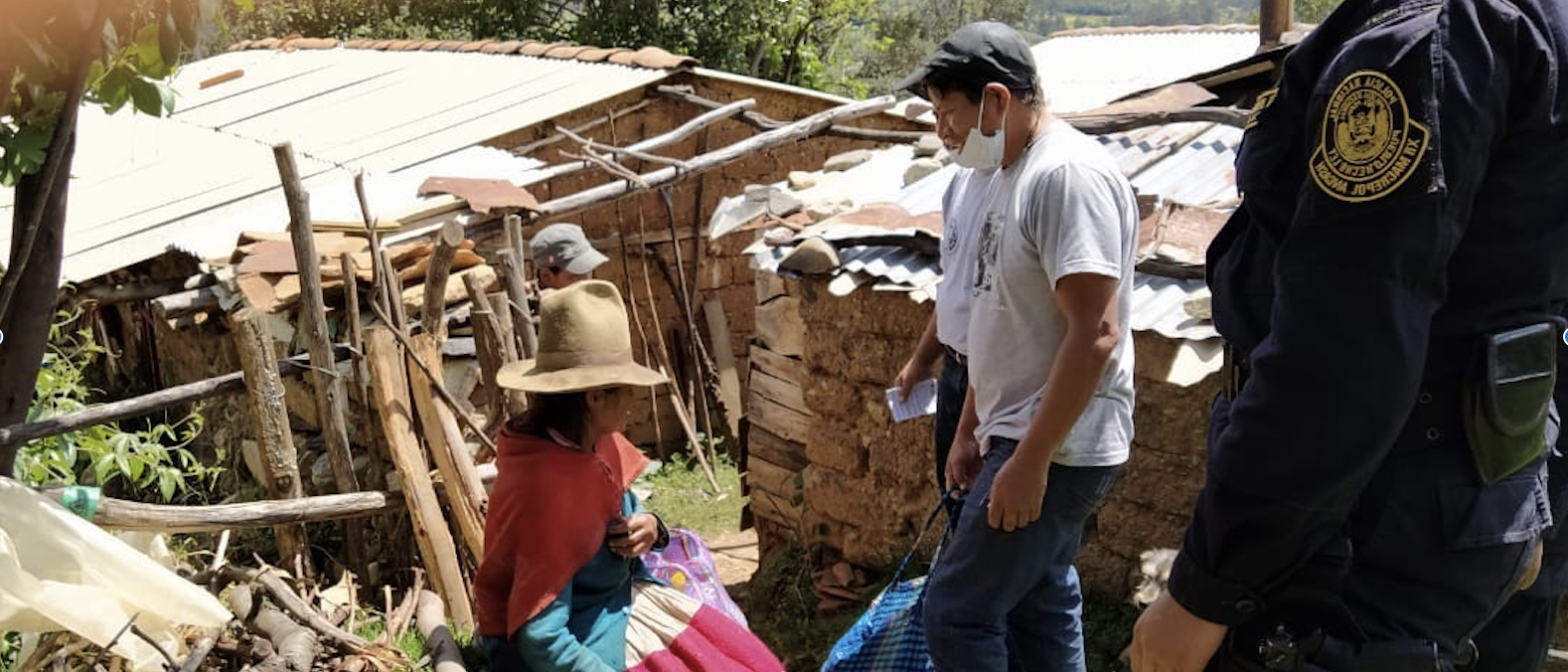 Juan Pablo Handing Out Food In Huaraz