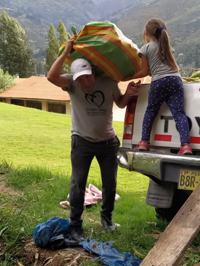Juan Pablo Unloading Food In Huaraz